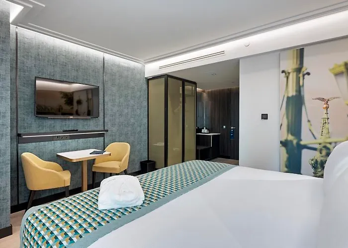 Eurostars Ambassador Hotell 4*