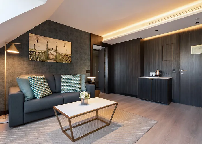 Eurostars Ambassador 酒店