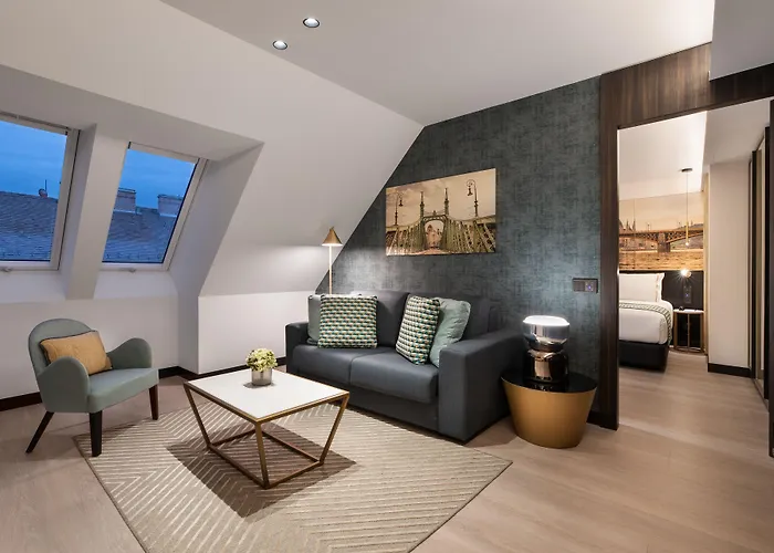 Eurostars Ambassador 酒店